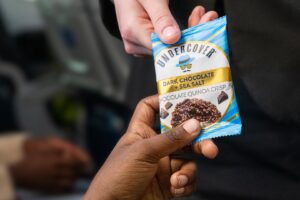 Read more about the article United debuts new — and free — snack menu for all economy passengers