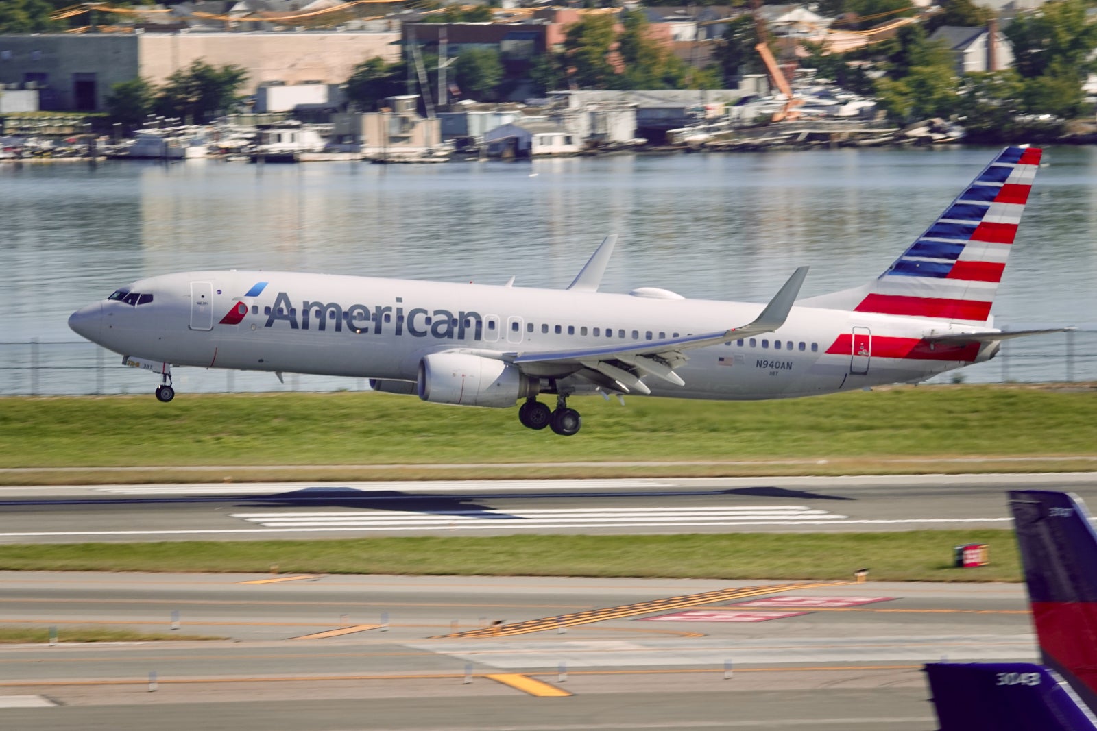 You are currently viewing How to earn miles in the American Airlines AAdvantage program