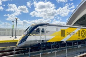 Read more about the article Brightline delays debut in Orlando, gives customers full refunds